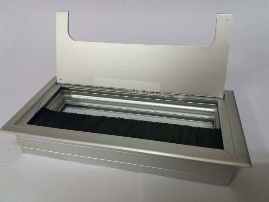 Ban-van-phong-khung-sat-BS100-1